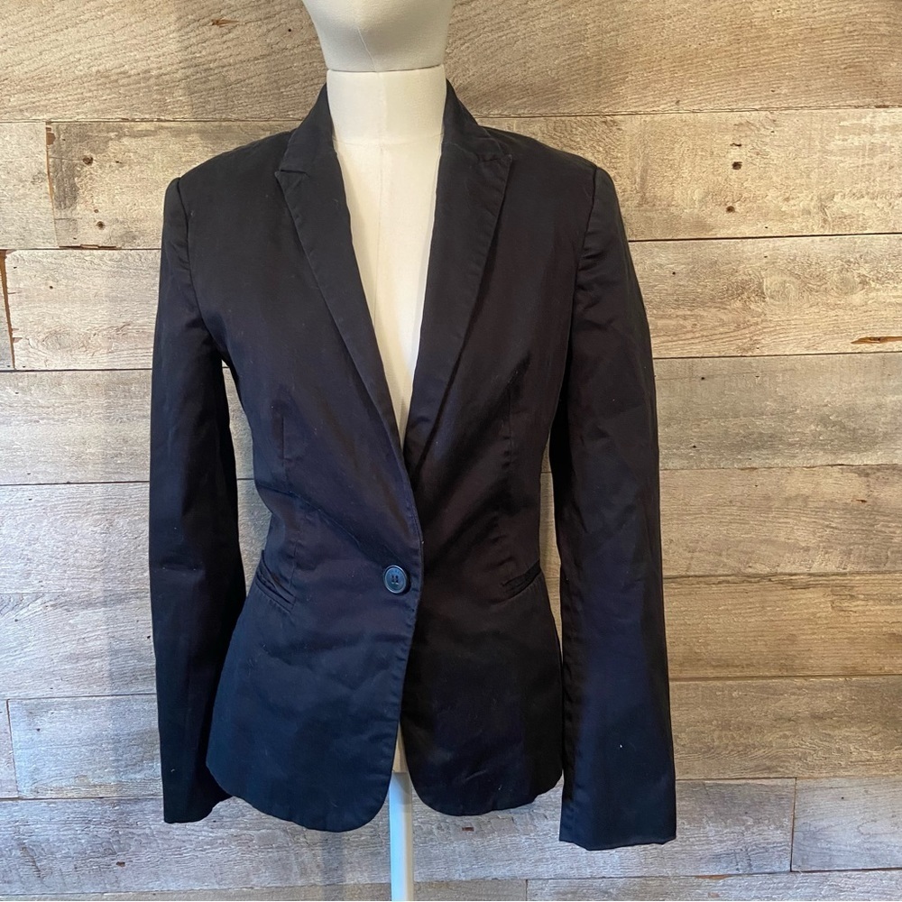 🛍️3/$30 Zara‎ women’s black suit jacket  in size small